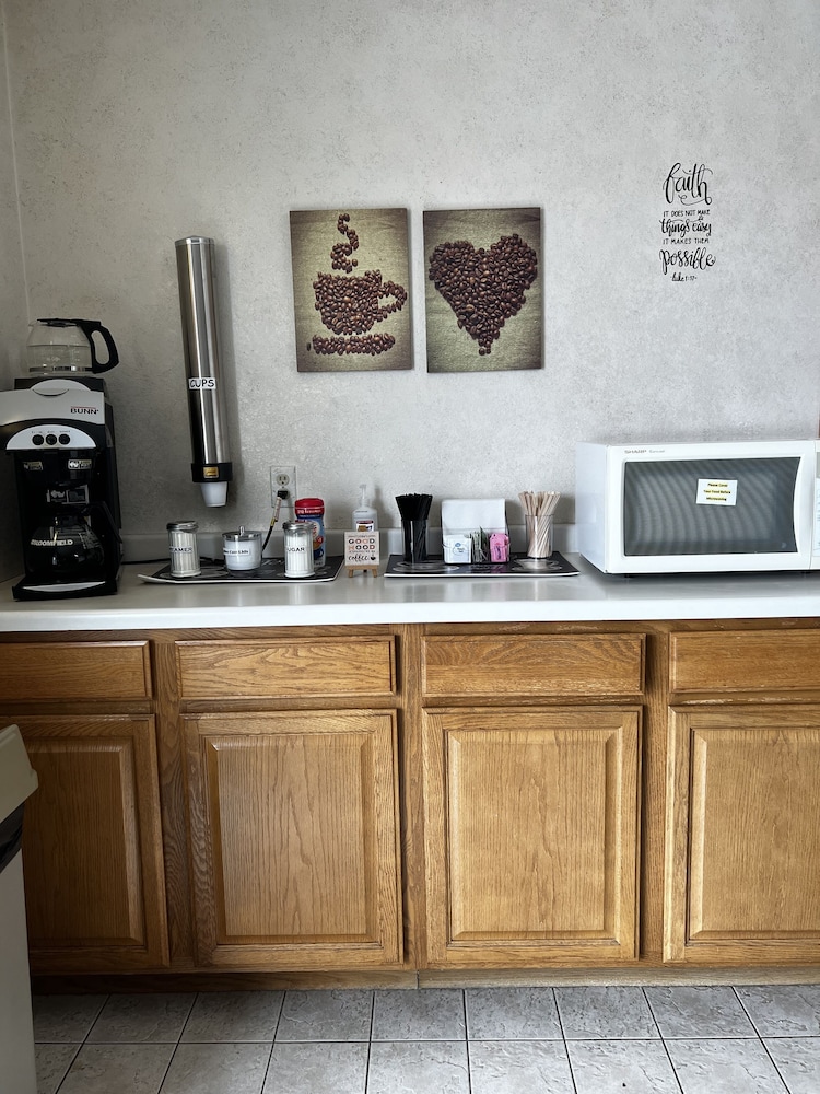 Budget Host Inn & Suites