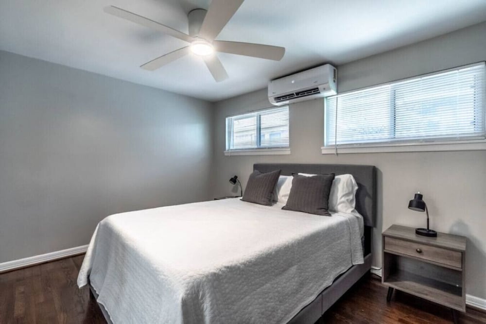 Stylish 1BR Urban Retreat