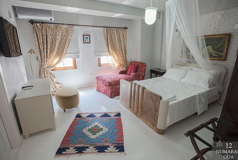 Iola Otel - Image 17