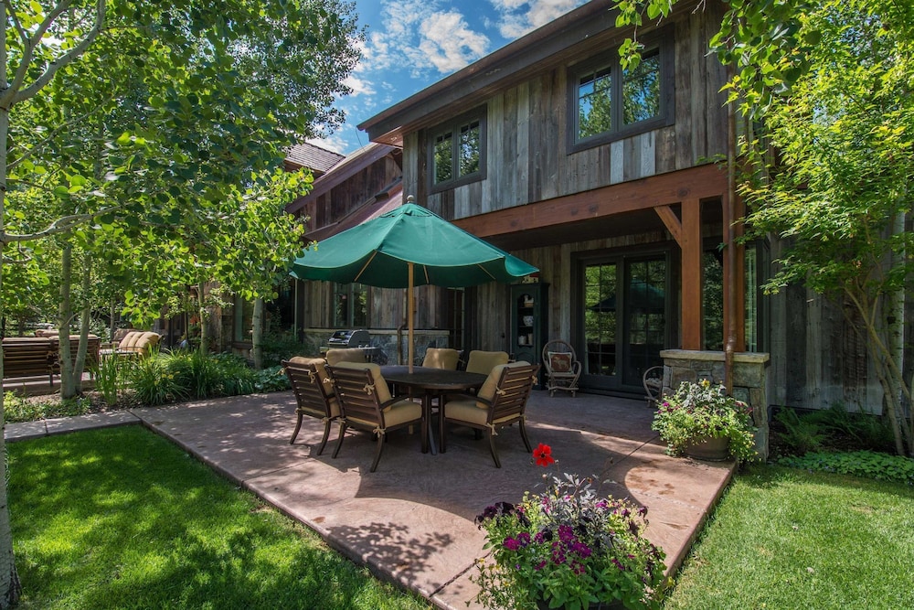 Twin Creeks Ranch Luxury Aspen Group Retreat 25-acres Guest House