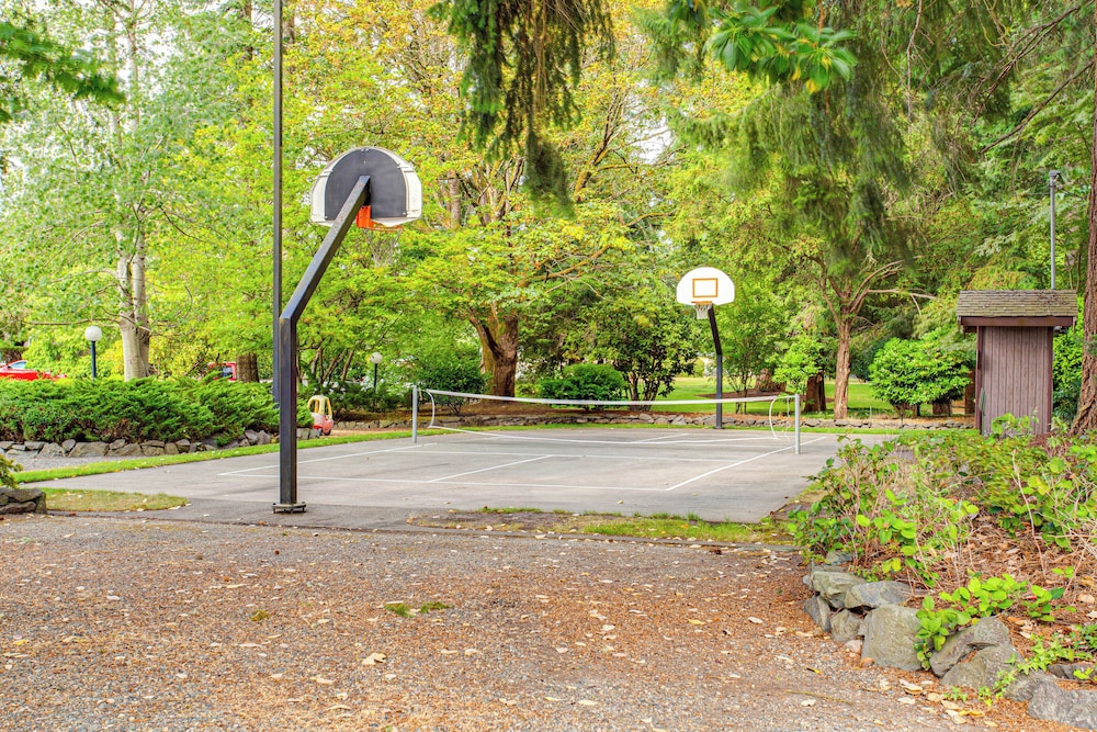 Lake Spanaway Retreat: Home w/ Private Beach!
