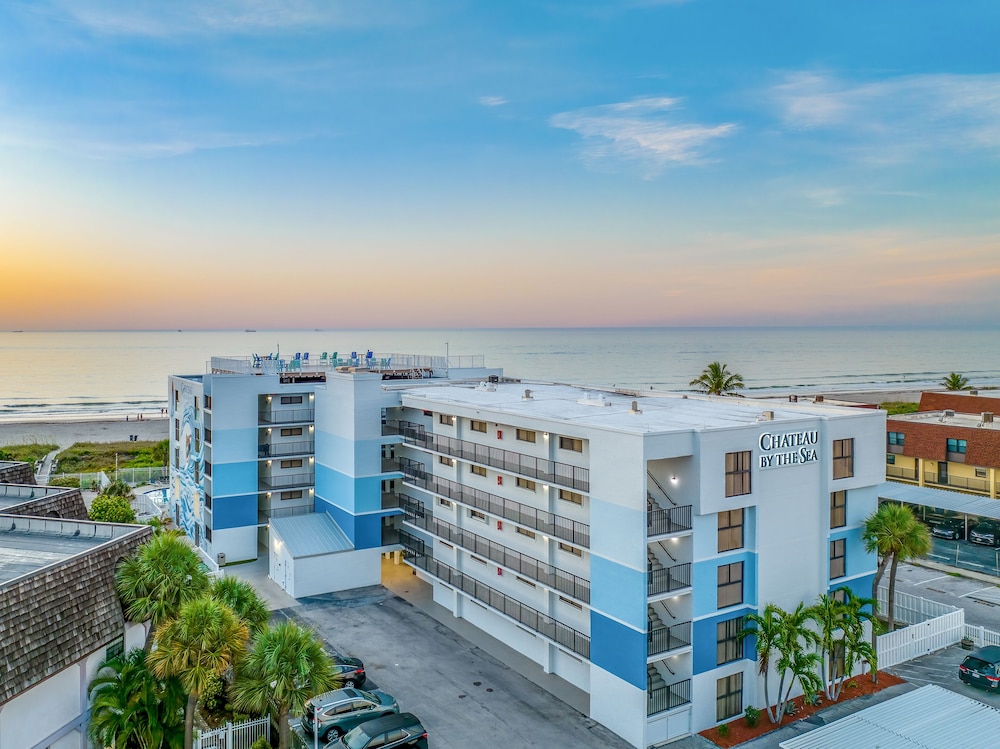 Chateau by the Sea - Happy Palm Stays