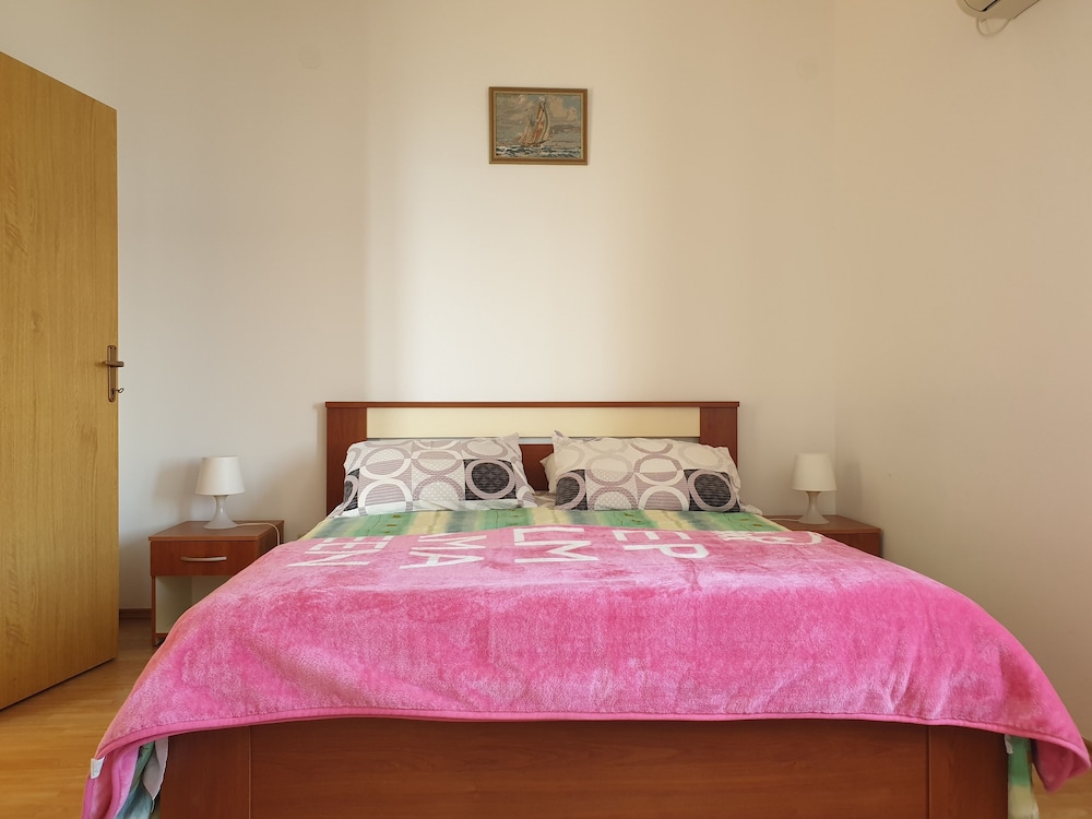 Apartments Lira