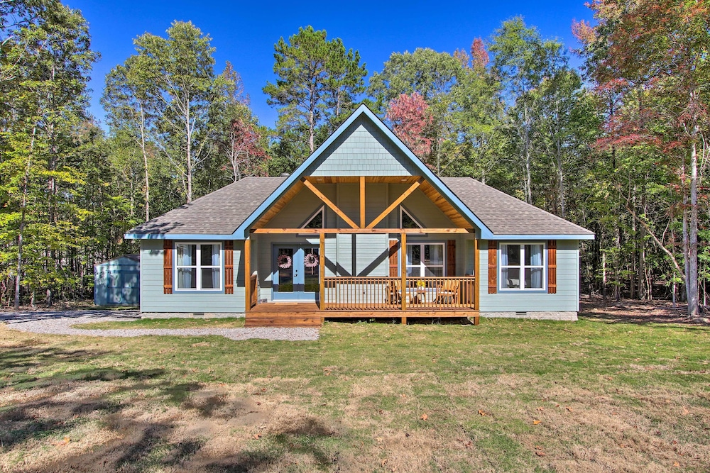 2 Mi to Golf Course + Fire Pit: Cozy Counce Cabin! view 4