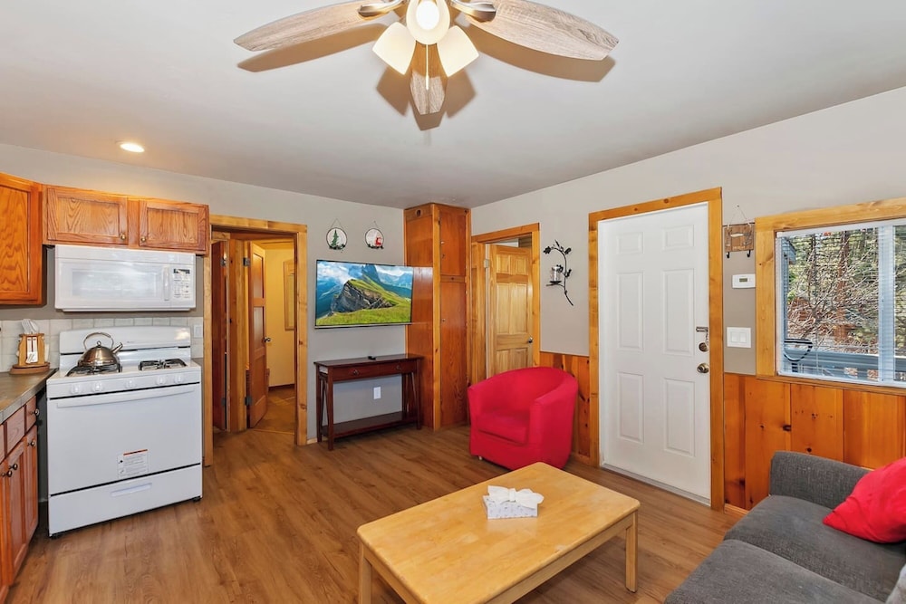 Tranquil 2-Bedroom Retreat