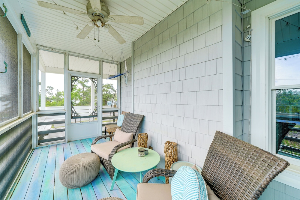 Hot Tub & Bay Views: Kill Devil Hills Haven!