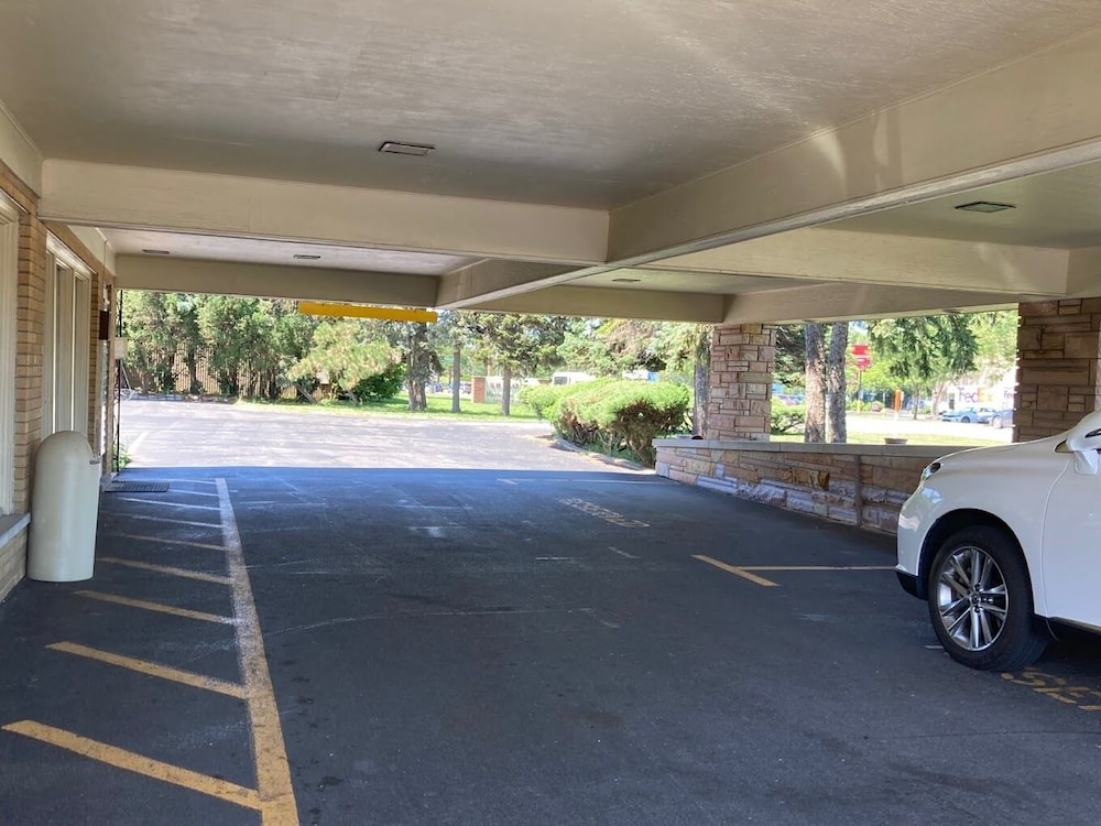 Highland Manor Motel