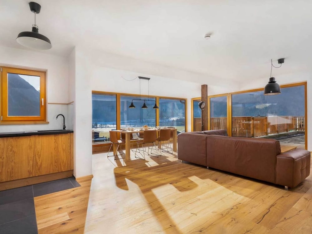 Exclusive Chalet With Sauna and Glacier View