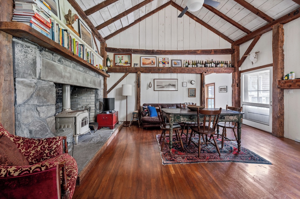 Renovated Grand Woodstock Barn