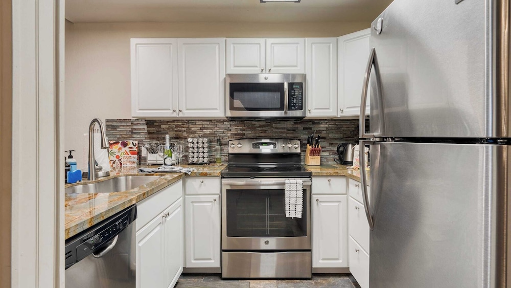 Crystal Pines Cozy Lake Tahoe Escape With Fully Equipped Kitchen and Balcony Views