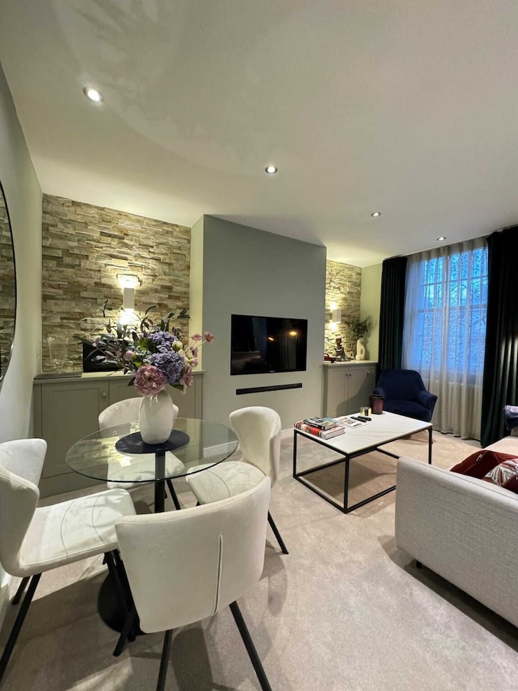 Elegant 1BD Flat in the Heart of Notting Hill!