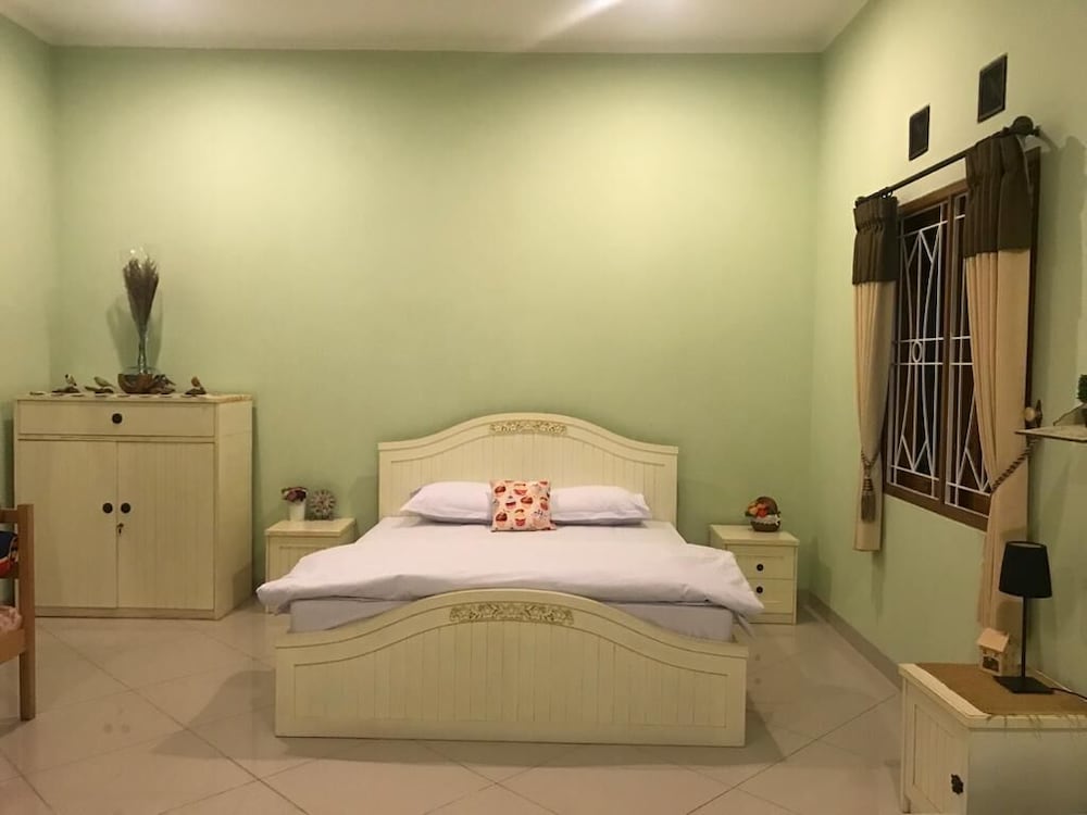 Sunny Guest House Lembang view 3