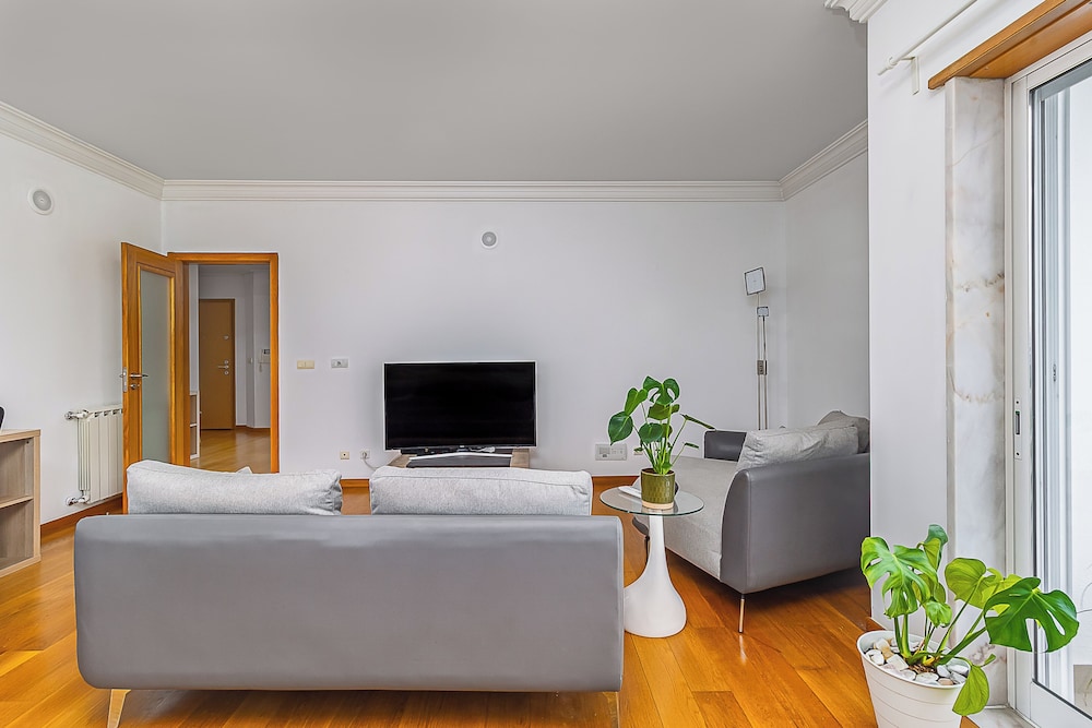 Stylish Stay in Lisbon-Scenic Views