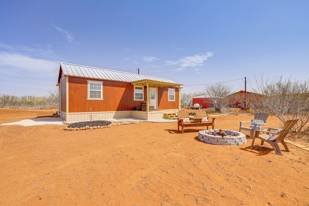 Hike, Hunt & Fish: Pet-friendly Studio in Dilley!