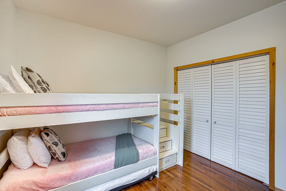 Bethpage Home w/ Private Hot Tub Game Room! - Property Image 20