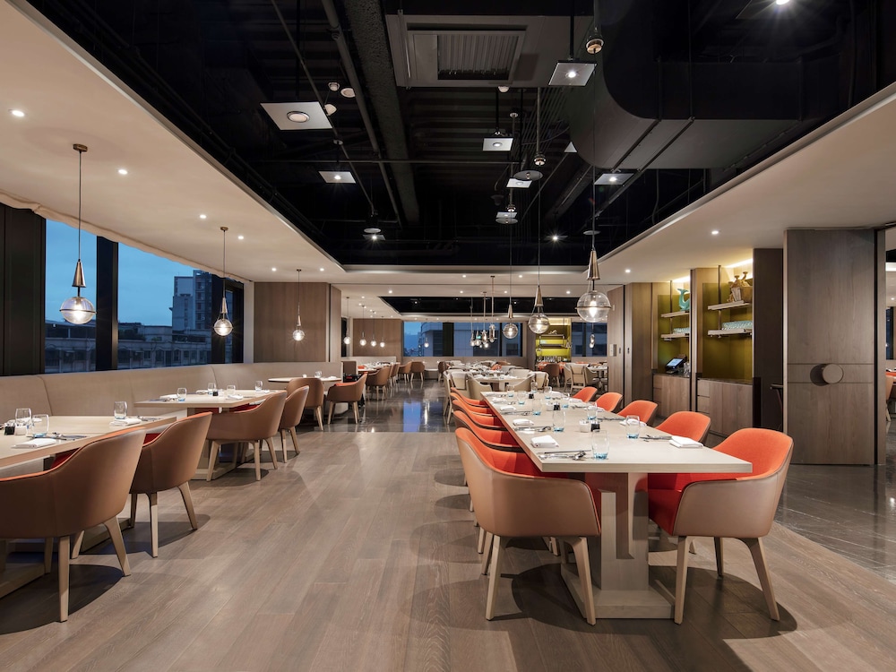 zanzllywood hotel and apartments
