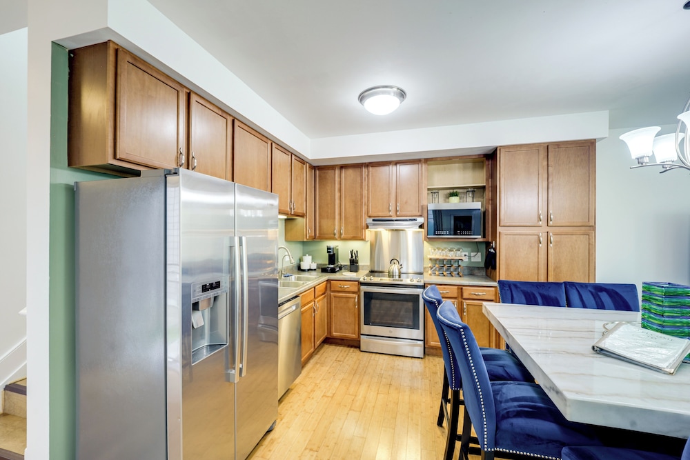 Queen City Charm Near University & Hospitals!
