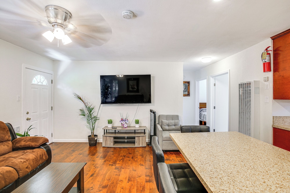 5 Mi to Coast: Centrally Located Long Beach Home!