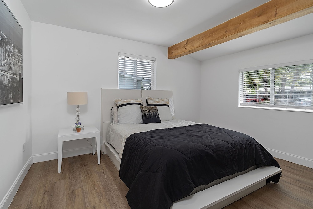 Dreamy 4BR Getaway w Private Pool Luxe Patio in Miramar