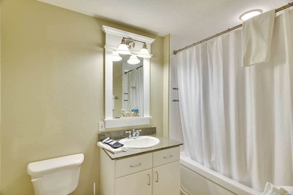 Grand Panama Beach Resort by Book That Condo