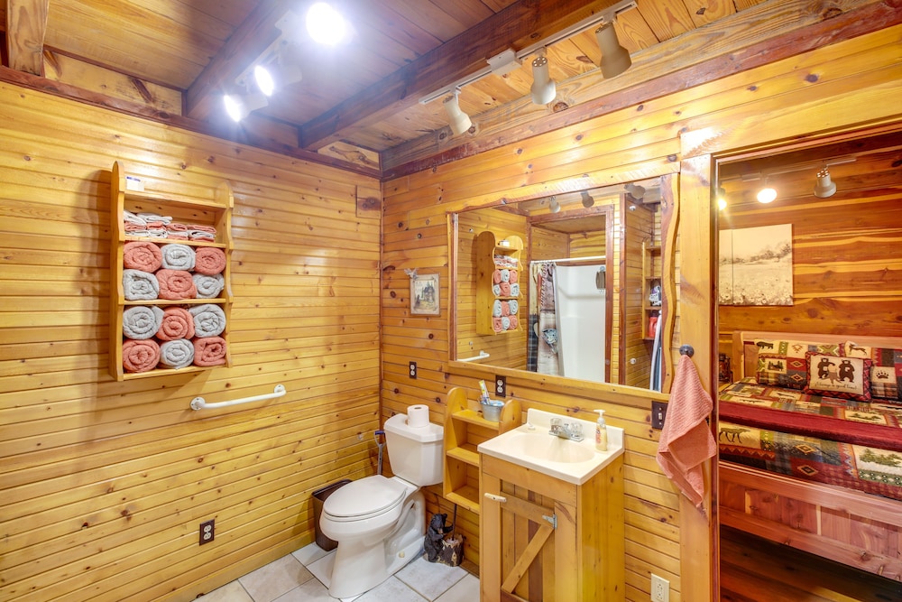 Serene Pikeville Cabin: 20 Mi to Fall Creek Falls! view 5