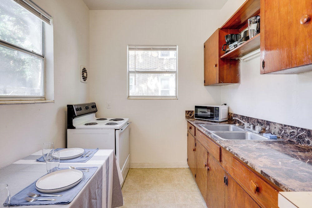 Walk to Food & Art: Condo in Historic Riverside