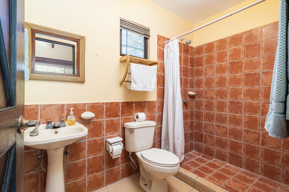 Freshly Updated 3BR With Pool Walk to the Beach Casa Luz de Luna
