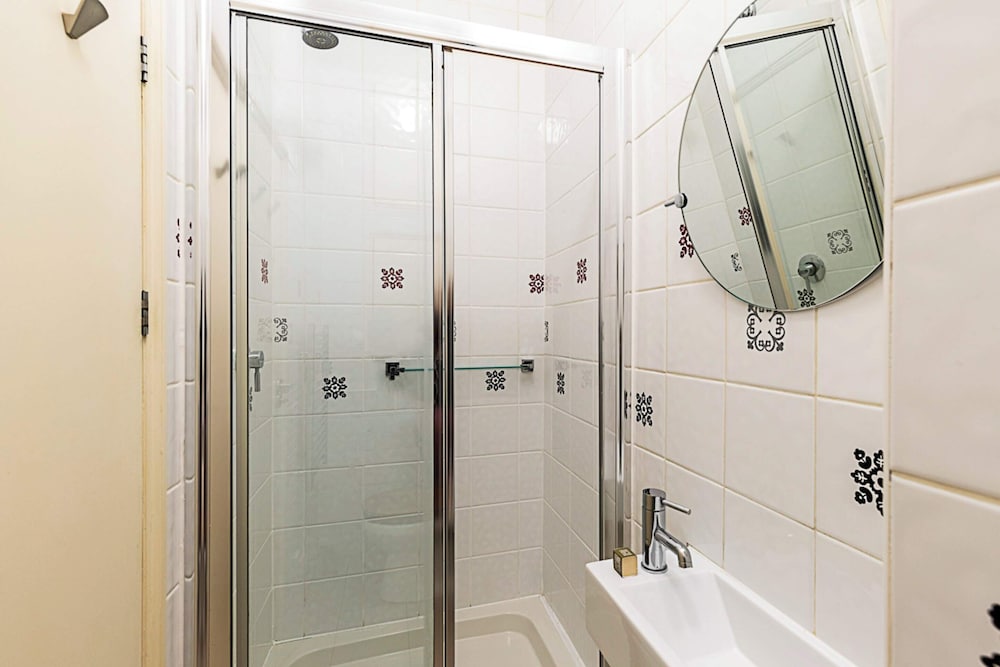 Charming One-bedroom Gem in Earls Court
