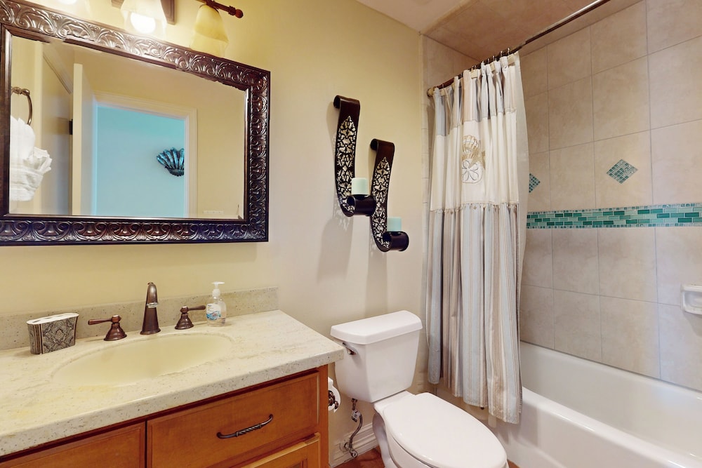 3BR Gulf View Pentouse w/ Pool - Steps to Shore