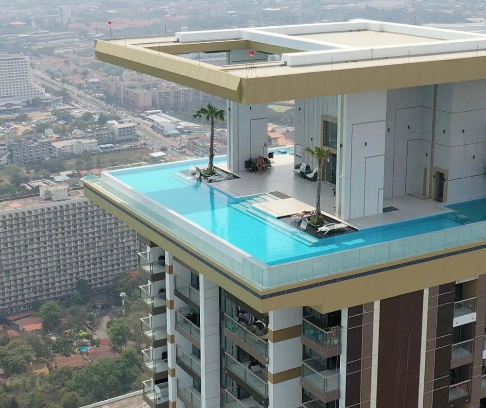 Private Swim Up Pool Apartment on Jomtien Beach Pattaya