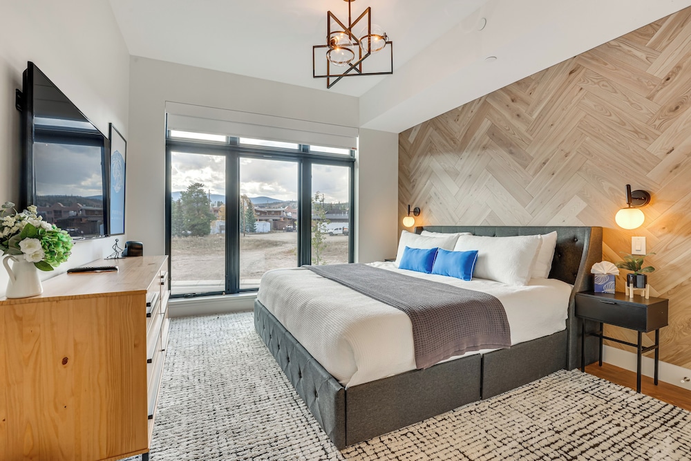 Mountain-view Condo in Downtown Winter Park!