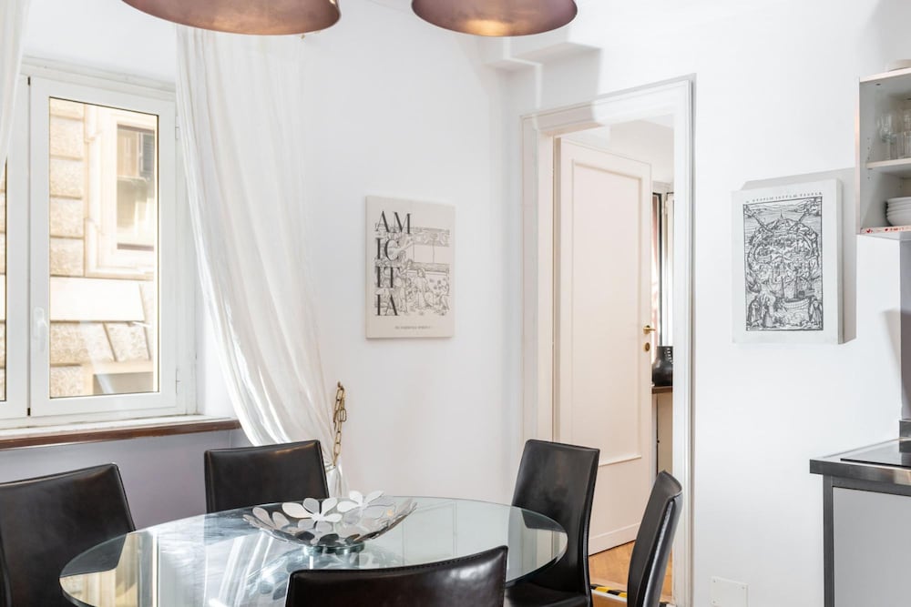 Corso in Roma With 3 Bedrooms and 3 Bathrooms