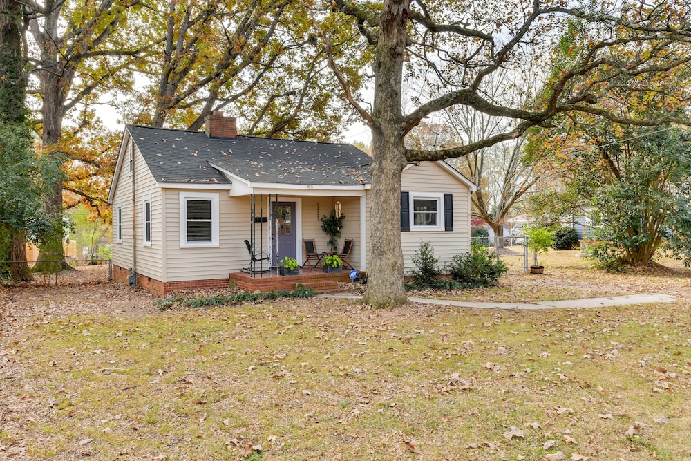 Stylish Charlotte Home w/ Smart TV: 1 Mi to Noda! view 3