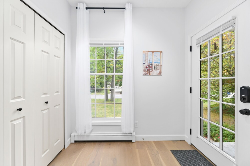 Gorgeous 2BDR Home near Downtown