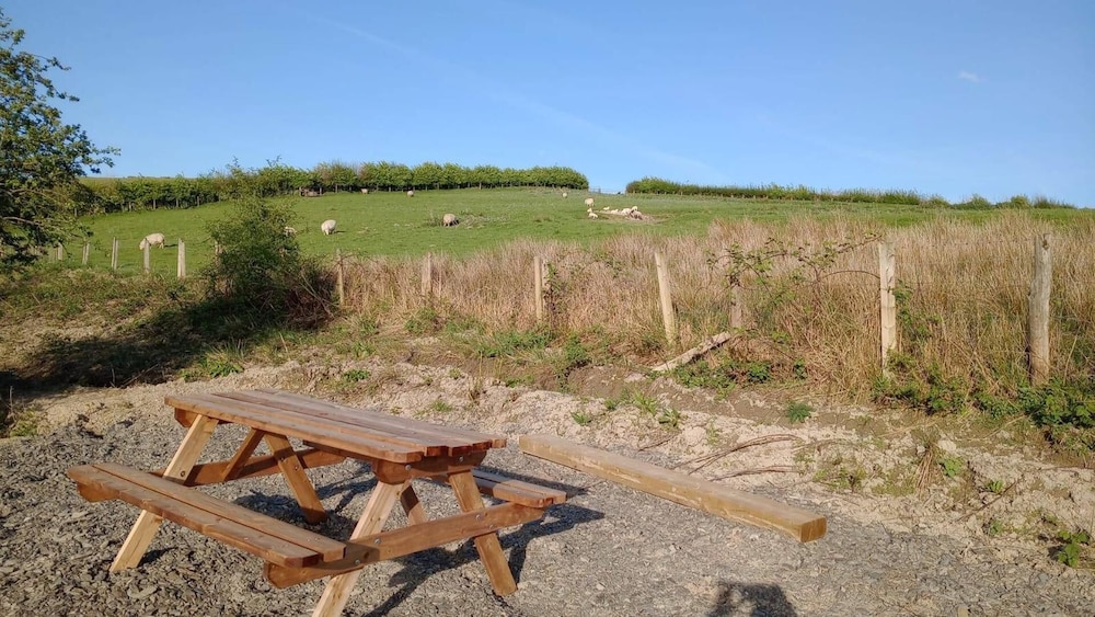 Llandovery - Cabin - Sleeps 2 - Parking - Garden