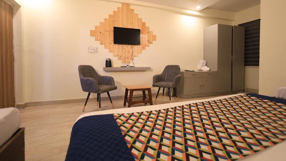 Hushvan Resorts
