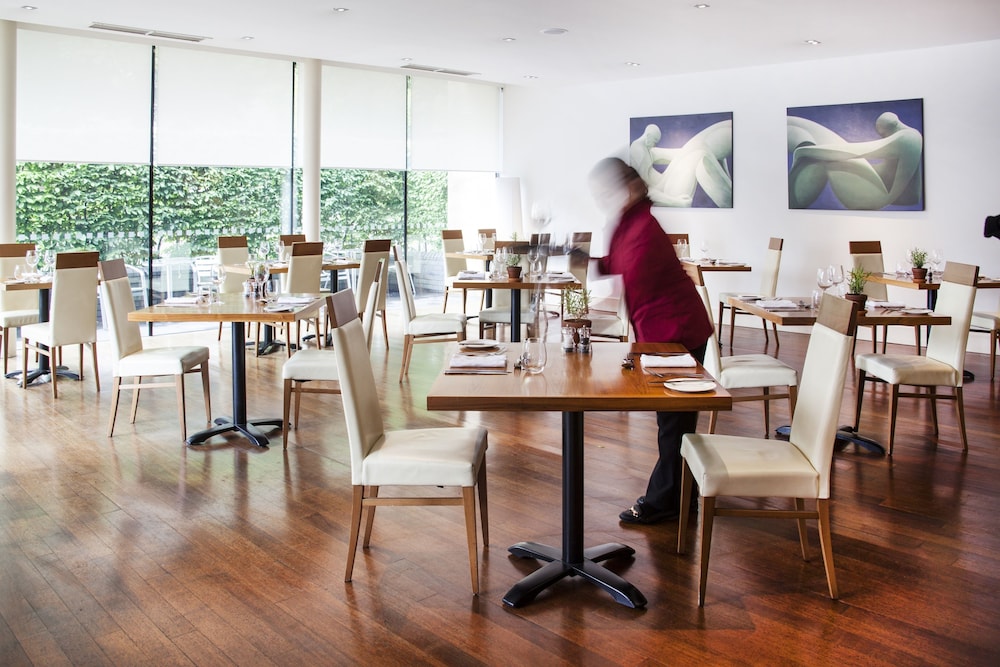 Yeovil Vacations - Lanes Hotel - Property Image 10