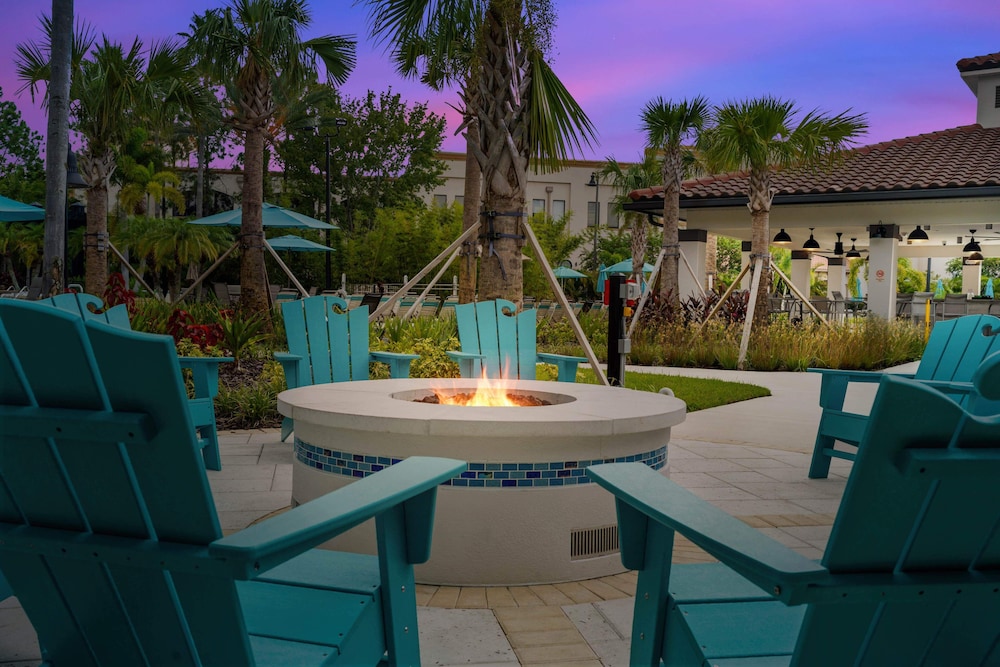 Condo w/ Prime View of Lake, Pool & Fireworks!