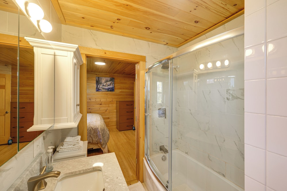 Hike, Ski & Explore: Patten Home w/ Pool Table!