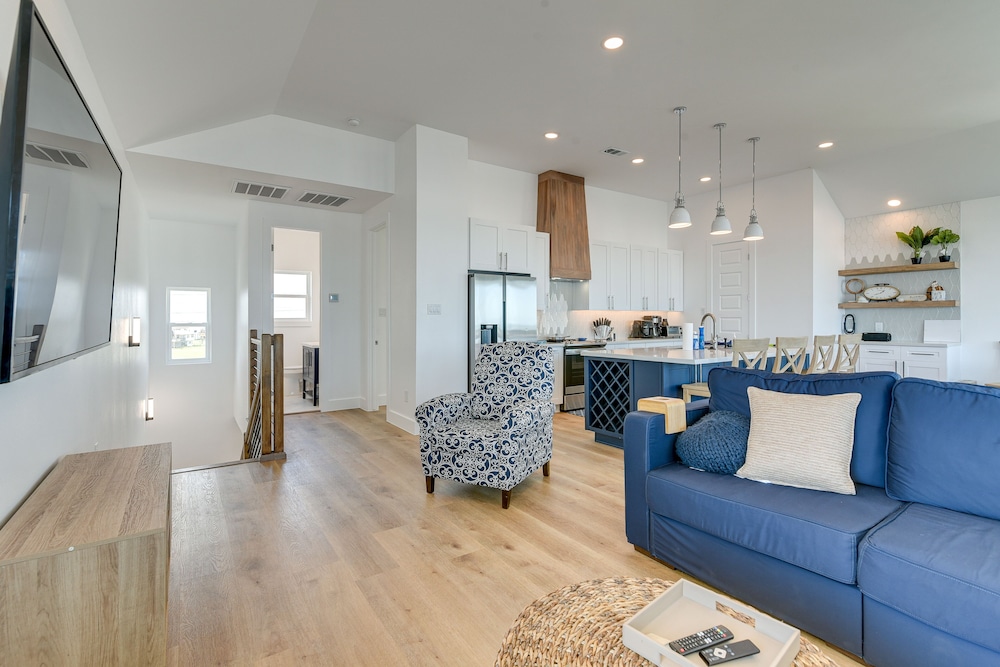 Modern Galveston Vacation Rental: Steps to Beach! view 4