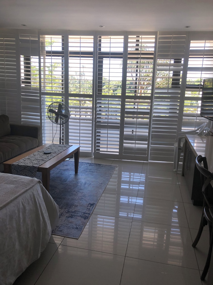 Studio Resort Apartment - Sleeps 2 - Beachside