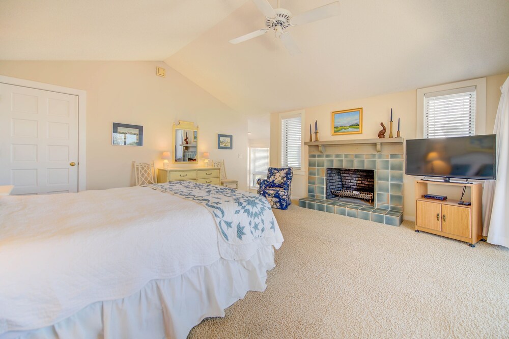 Inviting Ocean View Villa With Easy Beach And Pool Access Deans 3 Bedroom Villa by Peace Vacations view 3