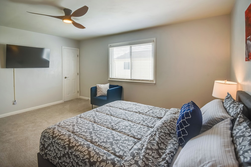 Stay By the Beach! Norfolk Duplex Half-mi to Ocean