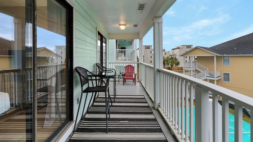 2BR Steps to Sand Pool, Near Pier Park + Free Attraction Tickets!