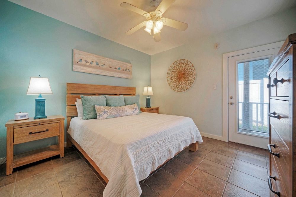 9 Costa Bahia Sleeps 20, Pool + Beach Nearby Perfect for Families