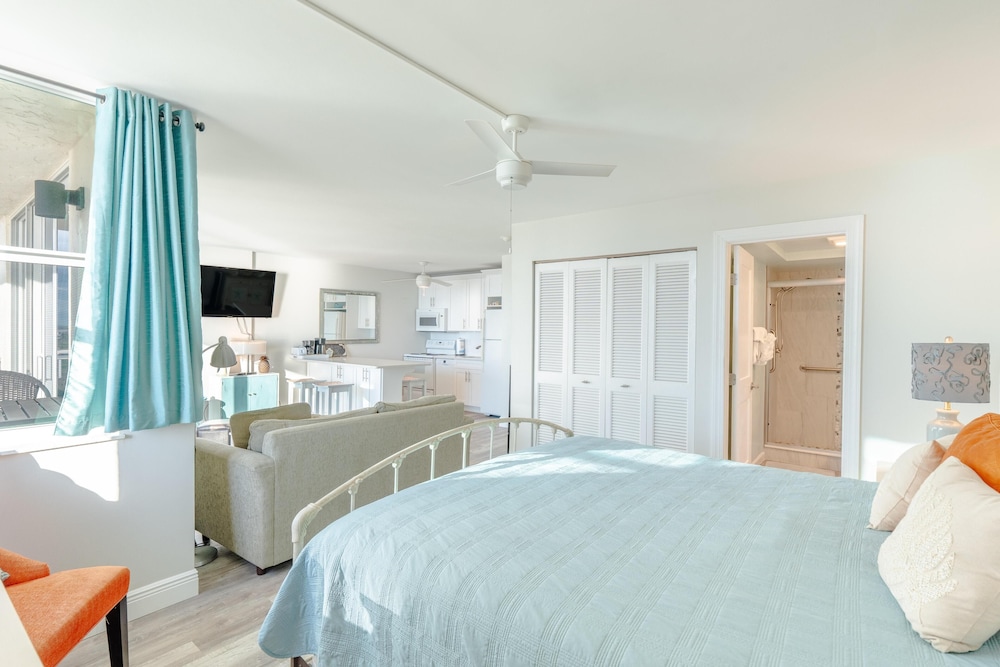 Estero Beach & Tennis 807-c