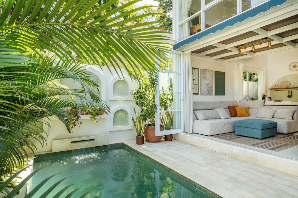 Tropical 1BR Private Pool Villa, 8 mins to beach In Uluwatu