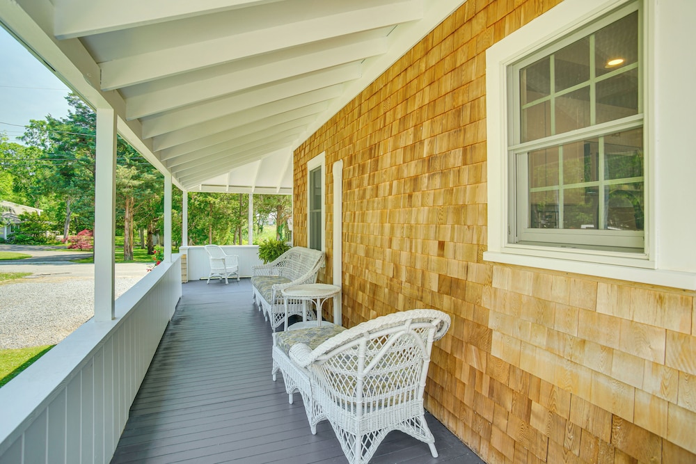 Pocasset Home w/ Kayaks & Bikes: Walk to 2 Beaches