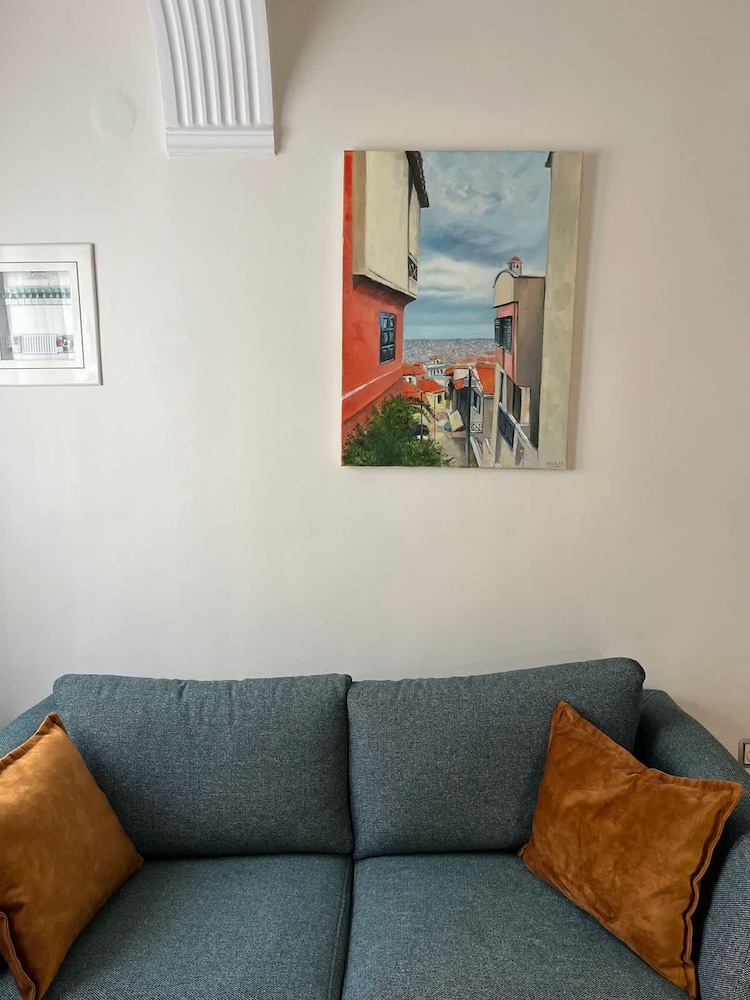 Cozy Apartment in Old Town Ano Polis