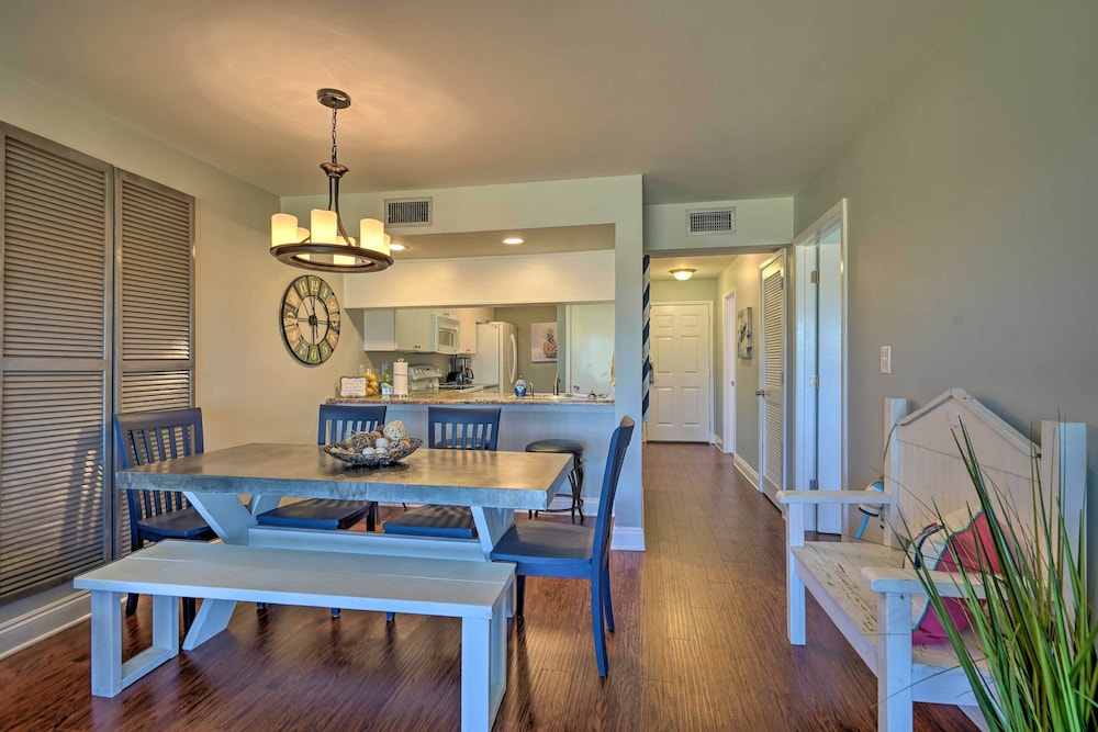 Nautical Edgewater Resort Condo - Walk to Beaches! view 4